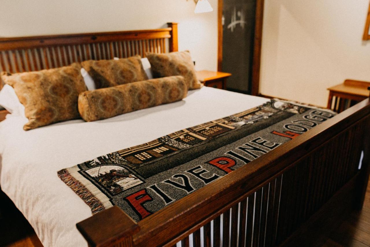 Fivepine Lodge 시스터스 외부 사진